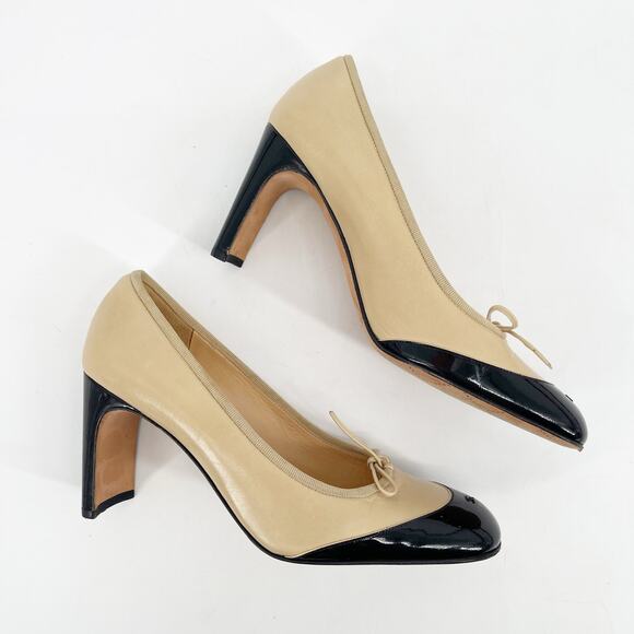 Vintage Chanel Beige Black Leather CC Cap Toe Bow Block Heel Pumps Shoes EU 39 - Picture 3 of 13